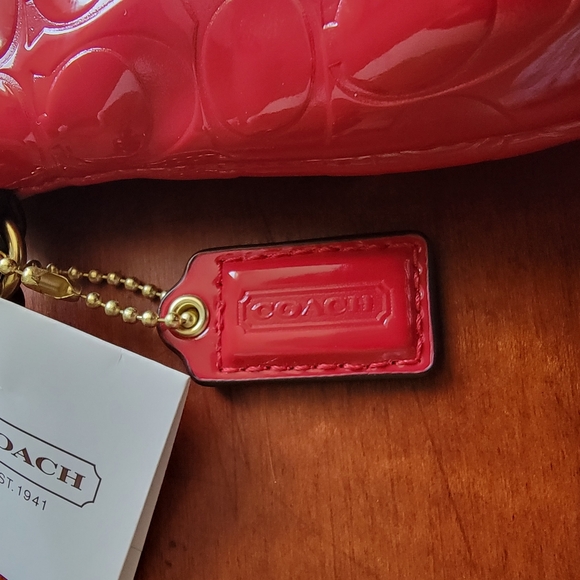 NWT Coach Embossed Liquid Gloss medium Wristlet in red patent leather - Picture 3 of 9